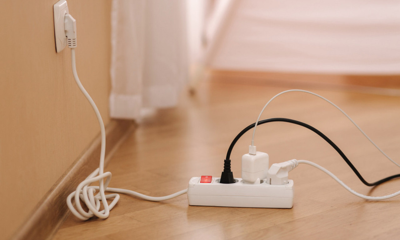 NE PRIKLJUČUJTE IH NA PRODUŽNI KABAL Pet kućnih aparata koje mogu izazvati katastrofu