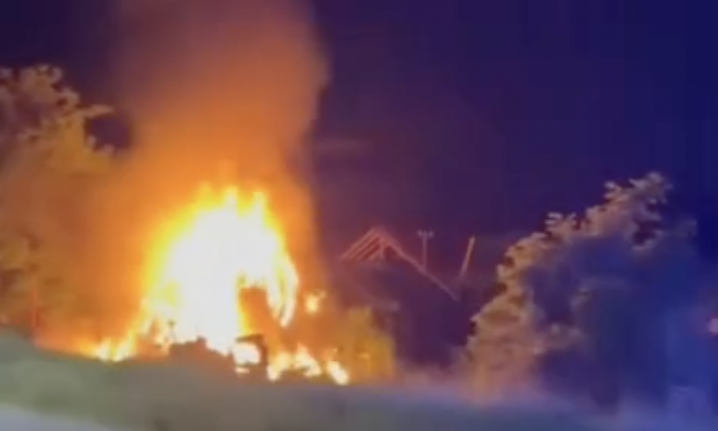 VELIKI POŽAR U NOVOM SADU Pogledajte buktinju nadomak puta - evo šta se zapalilo (VIDEO)