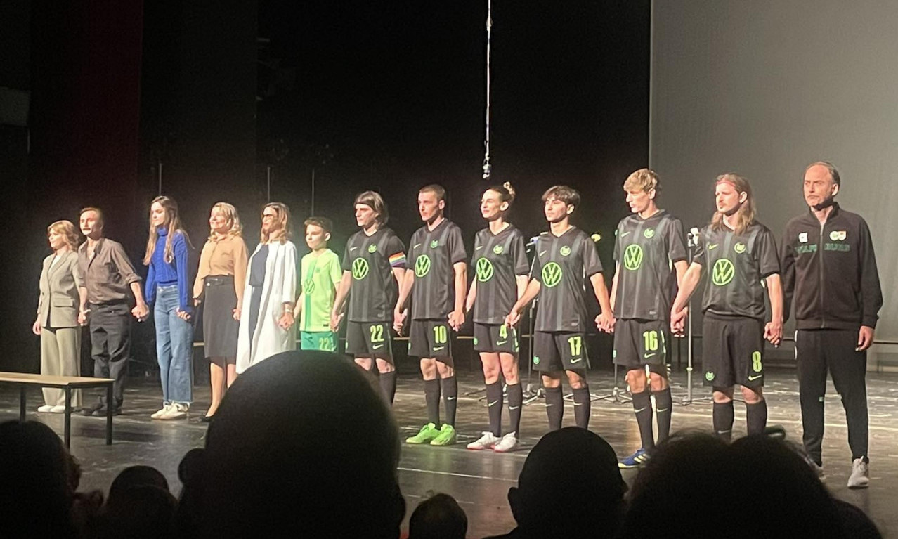 ALEKSANDRA PRIJOVIĆ U HRVATSKOJ POZORIŠNOJ PREDSTAVI Gledaoci šokirani - orilo se Srpsko narodno pozorište (VIDEO)