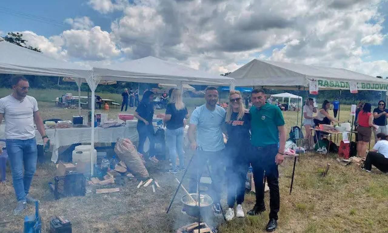 POŽURITE NA GULAŠIJADU AKO BISTE DA PROBATE - MESO OD KENGURA Više od 30 ekipa ukršta varjače kod Čačka (FOTO)