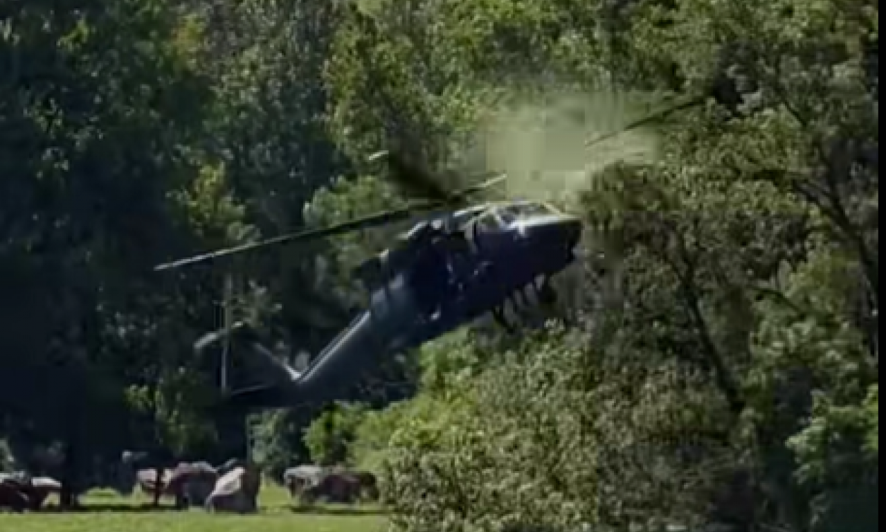 HELIKOPTER VOJSKE HRVATSKE ULETEO U KROŠNJU DRVETA: Leteo iznad vode, a onda... Pojavio se i snimak (VIDEO)