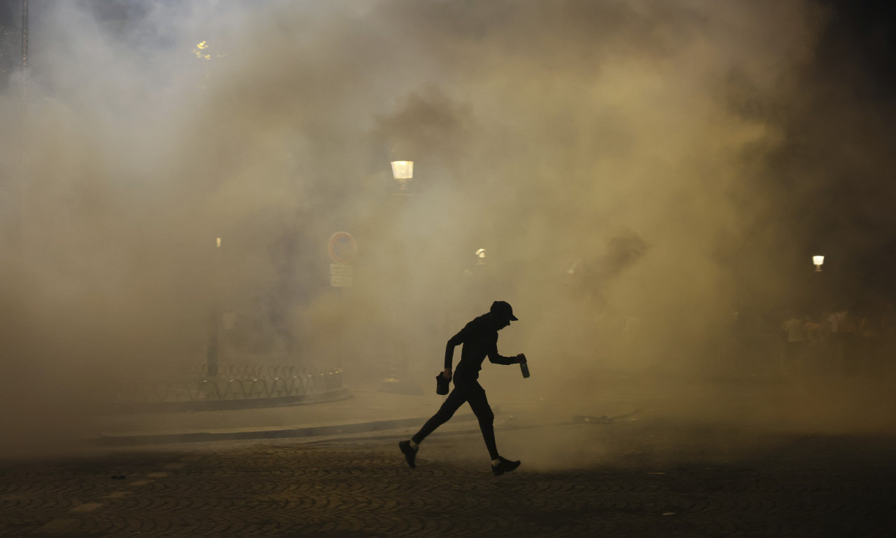 NOVI TALAS NASILJA U PARIZU Huligani demolirali grad tokom proslave pobede u Ligi šampiona, policija nemoćna!