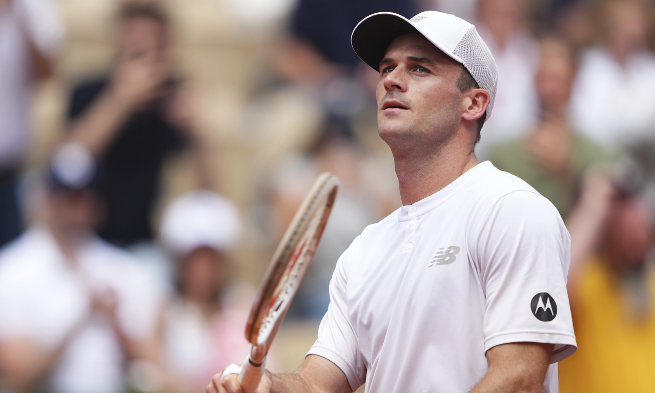 VELIKO IZNENAĐENJE NA ROLAN GAROSU! Posle ludačkog preokreta Amerikanac u četvrtfinalu