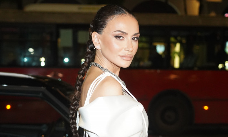 SKLONILA SVE OBJAVE SA INSTAGRAMA Emina Jahović najavila veliki projekat, čestitke samo stižu (FOTO)