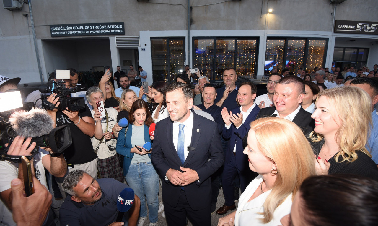 ZATVORENA BIRALIŠTA U DRUGOM KRUGU LOKALNIH IZBORA U DALMACIJI I SPLITU Kandidati HDZ-a osvojili najviše glasova (FOTO)