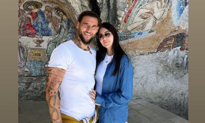 ANASTASIJA RAŽNATOVIĆ SE POKLONILA MOŠTIMA SVETOG VASILIJA U Ostrogu sa mužem Nemanjom i još jednim čovekom