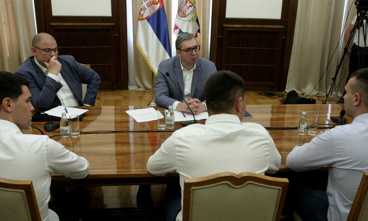 VUČIĆ ZABRINUT: "Recite mi šta planirate" Predsednik zabrinut zbog najave studenata iz parka da će štrajkovati glađu
