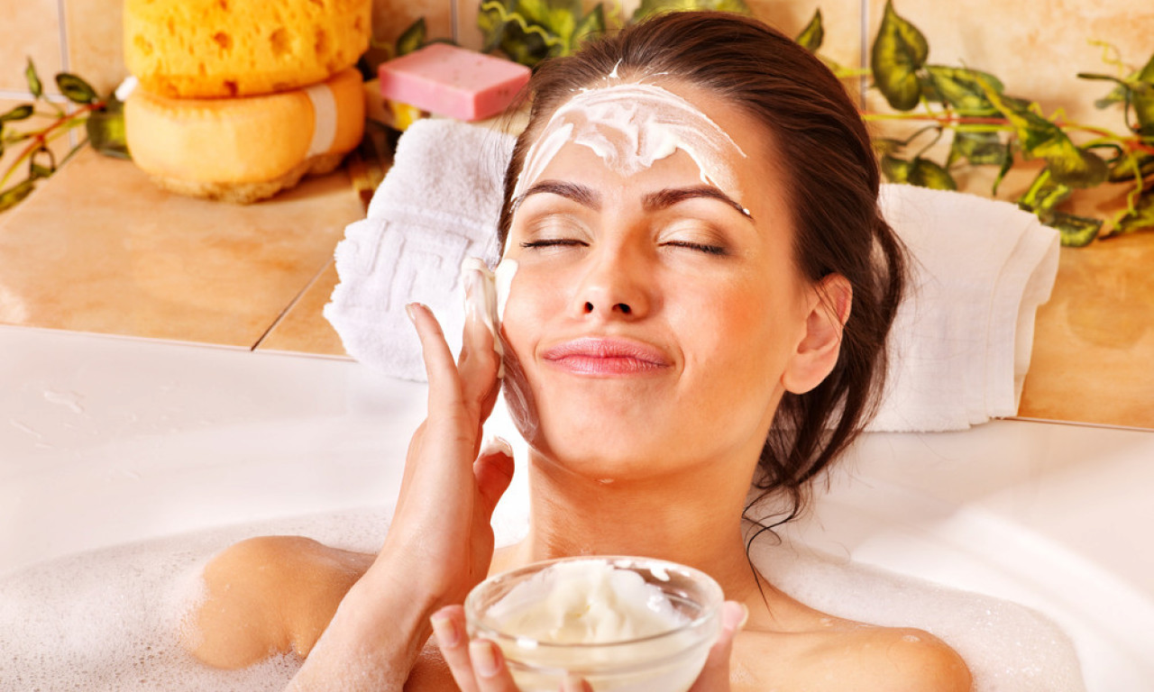 PET RECEPTA ZA DOMAĆU NOĆNU KREMU Napravite prirodnu negu lica za manje od 5 minuta