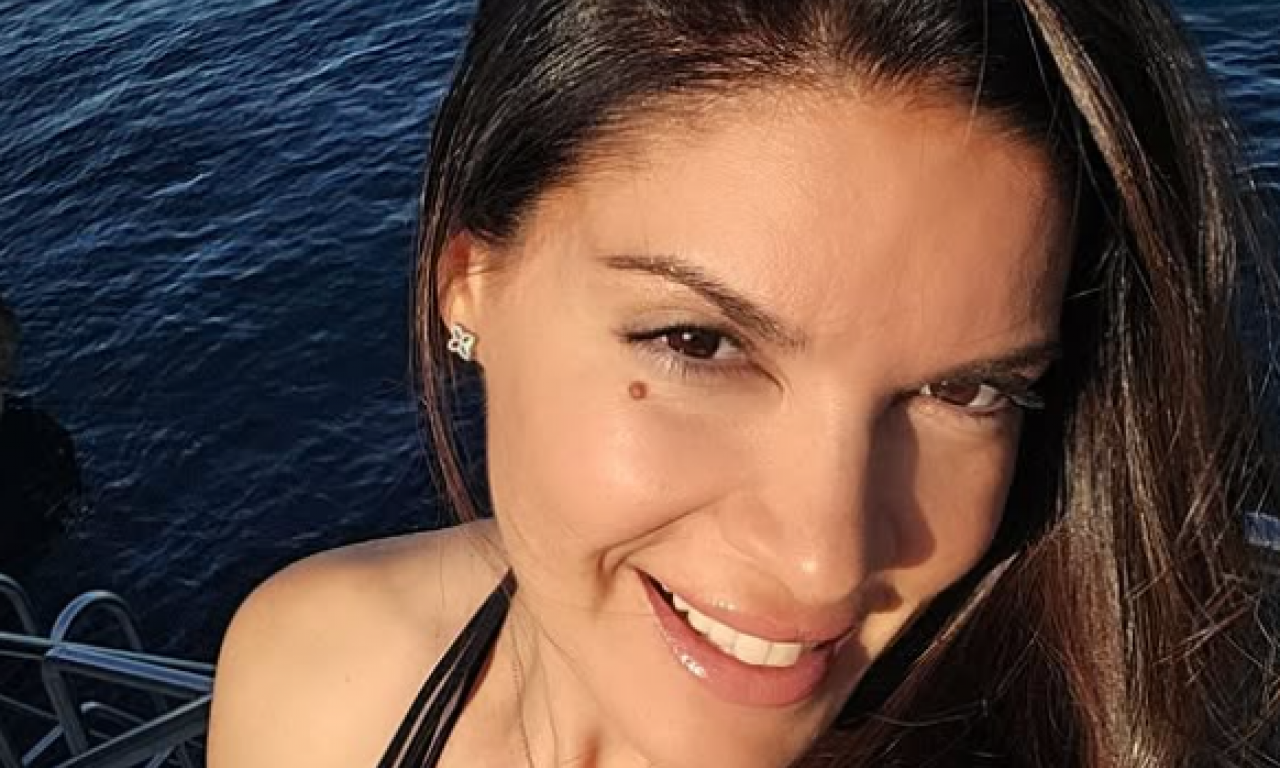 SANJA KUŽET ZAPALILA DUBROVNIK! U kupaćem kostimu pokazala raskošni dekolte – "Vikend samo za nas dvoje"