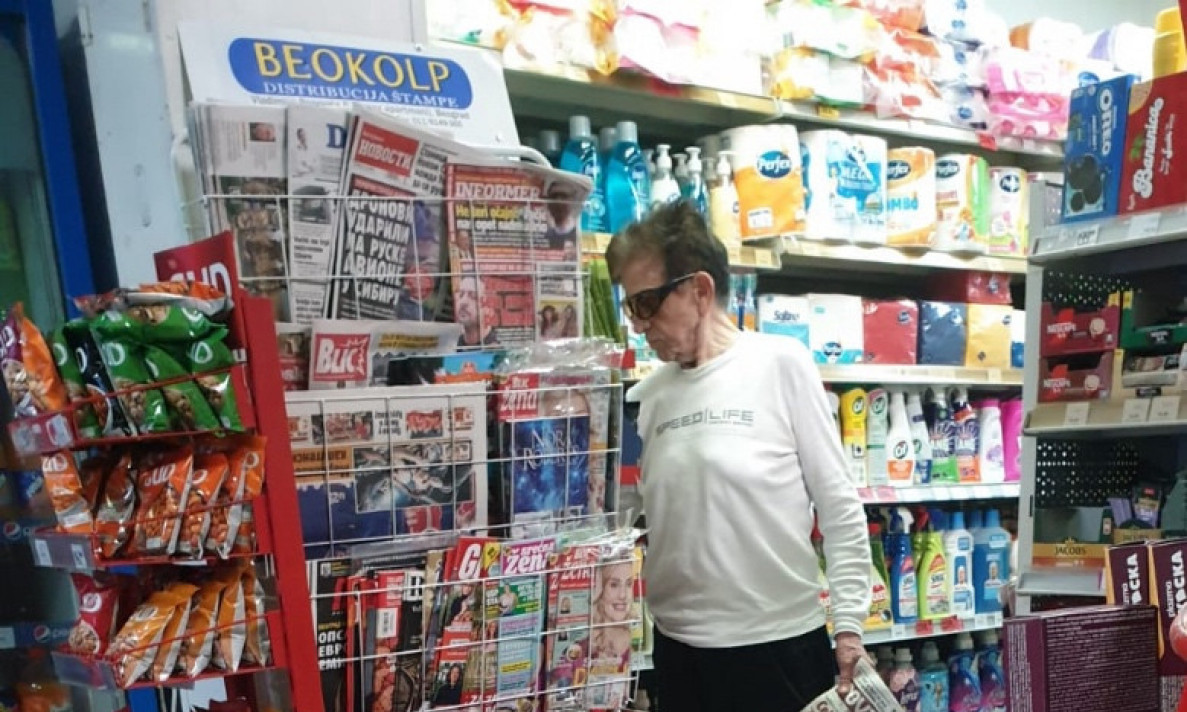 DEDA, DEDA, GDE TI JE KOSA SEDA? Zahar ofarban krenuo u šoping, miran kao notna linija pred koncert (FOTO)