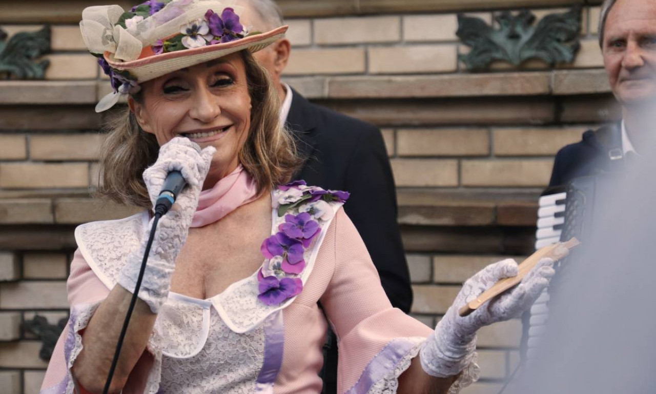 "ĆERKA ŽALI ŠTO NEMA BRATA ILI SESTRU" Ljiljana Jakšić progovorila o majčinstvu posle 50. godine