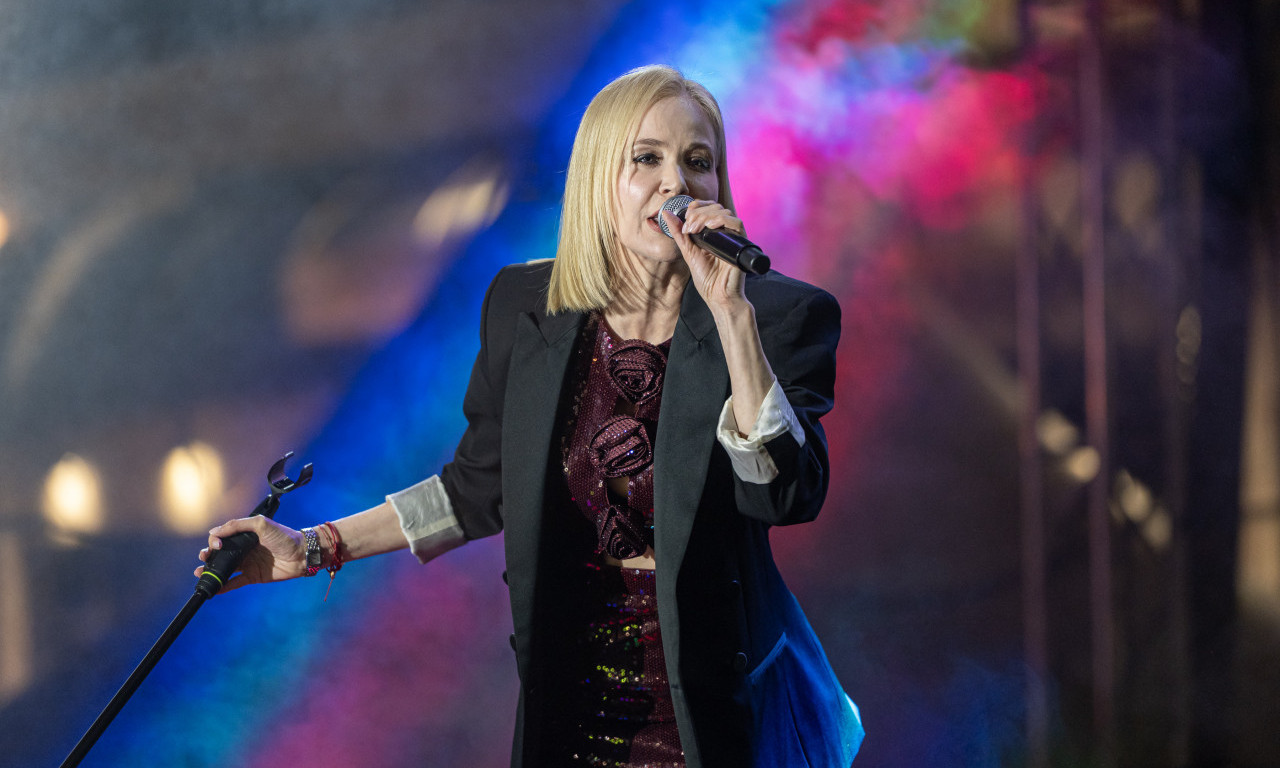 KAKVA ČAST Jelena Rozga pevala na svadbi sprske influenserke, sve puca od luksuza (VIDEO)