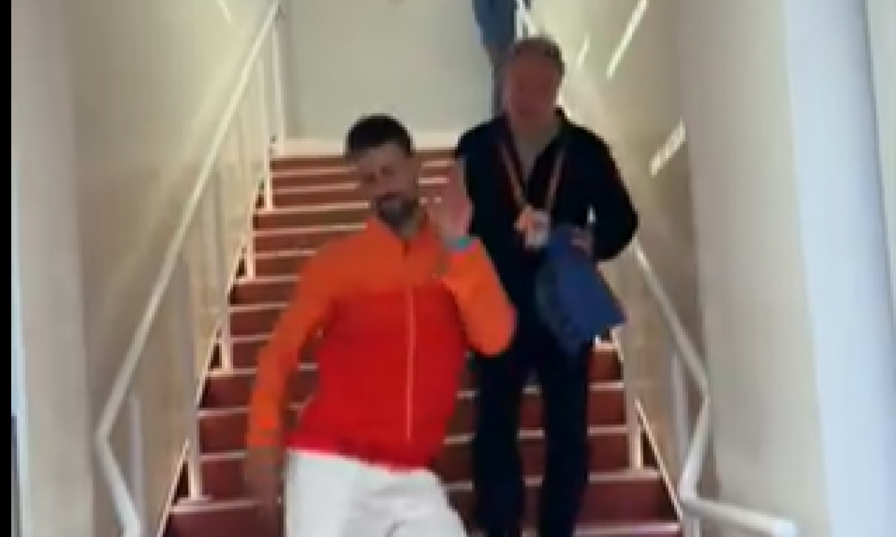 SVI SE SMEJU NOVOJ ĐOKOVIĆEVOJ IMITACIJI: "Skinuo" je koleginicu i to do detalja! (VIDEO)