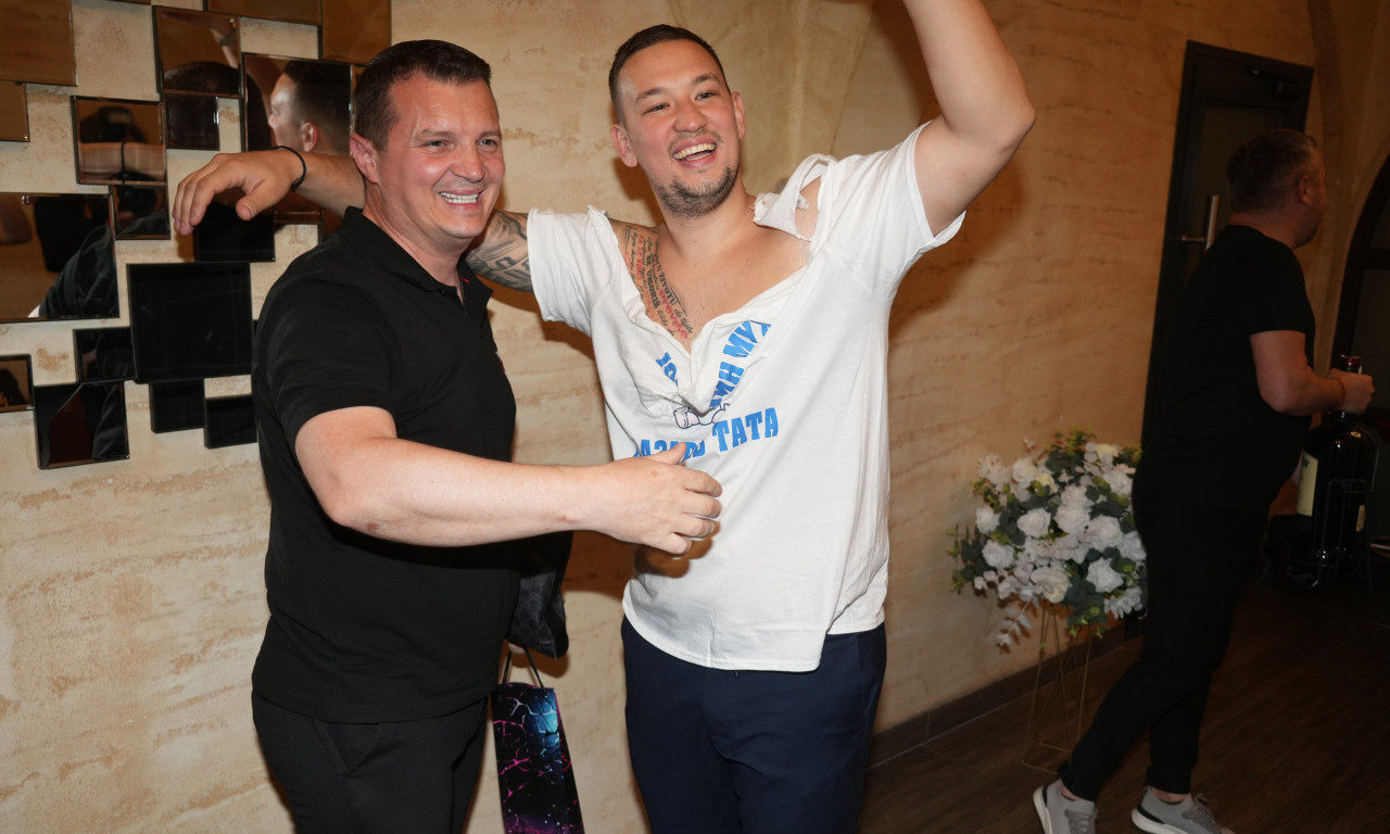 LUDA ŽURKA KOD UROŠA ŽIVKOVIĆA! Pogledajte ko je sve došao da proslavi rođenje malog Lazara! (FOTO)