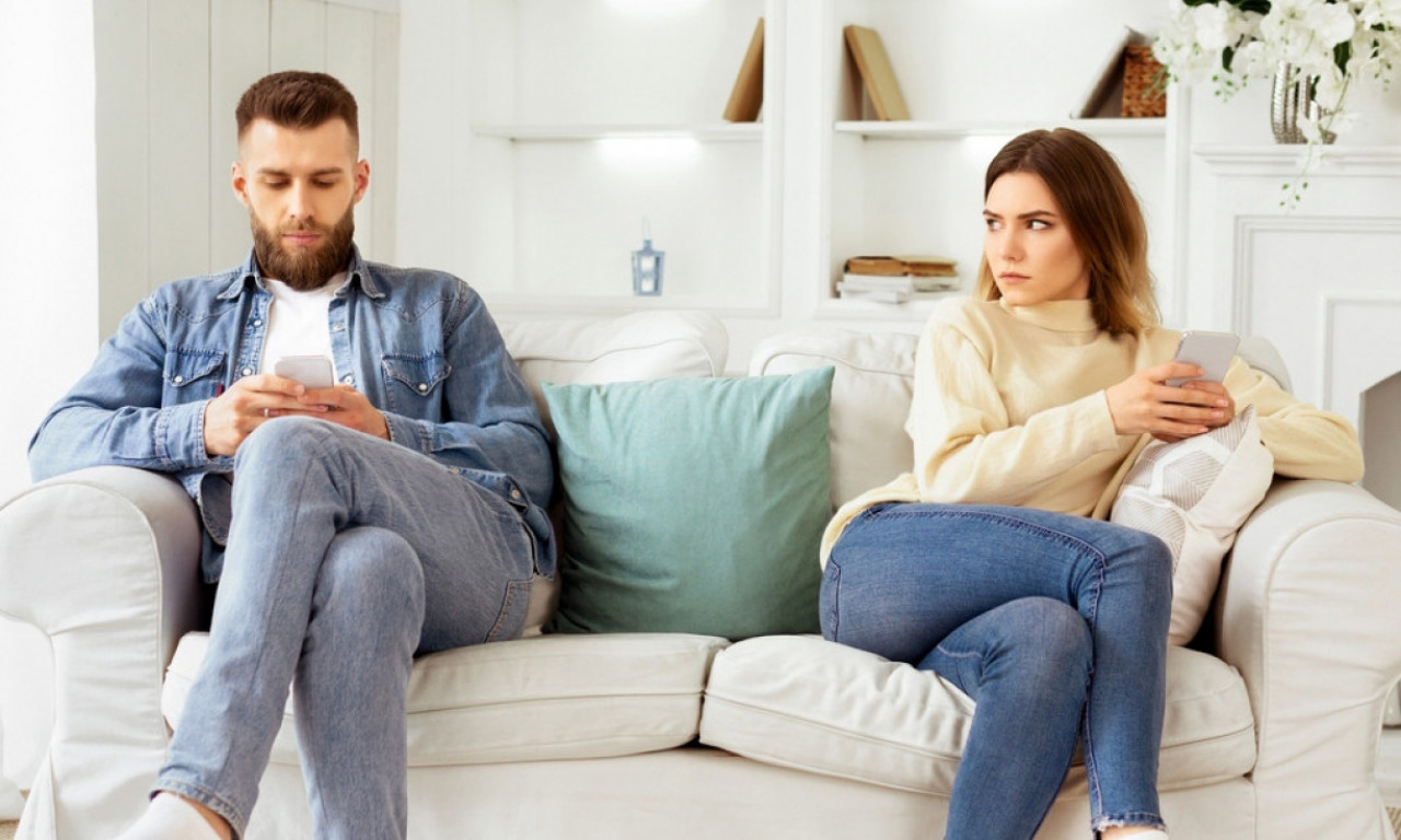 DA LI SU TELEFONI KRIVI ZA SVE VEĆI BROJ RAZVODA I TREBA LI OSTATI U LOŠEM BRAKU ZBOG DECE? Evo šta kažu stručnjaci
