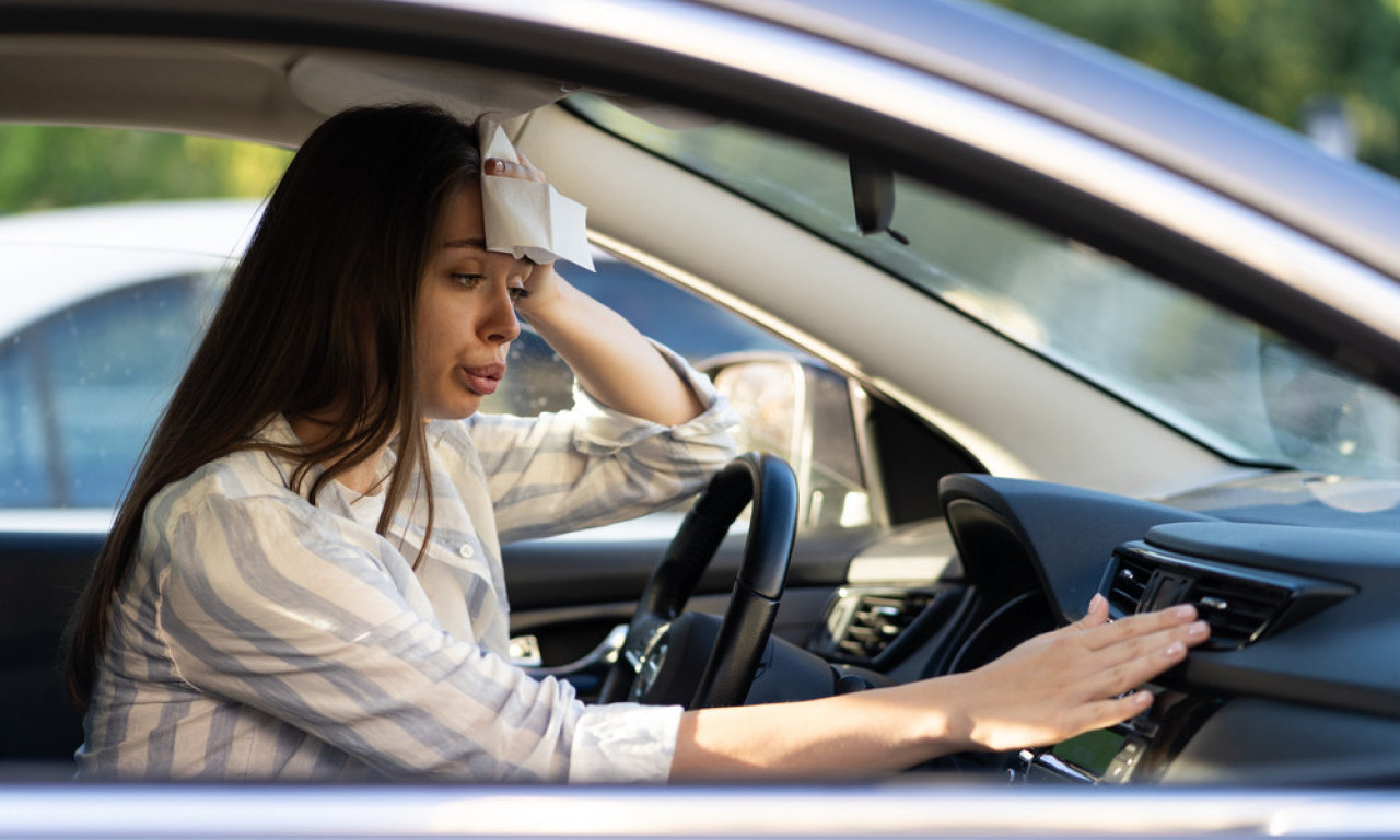 KAKO DA RASHLADITE AUTO ZA MINUT-DVA Kad ne može klima da stigne pre znoja – evo šta da uradite