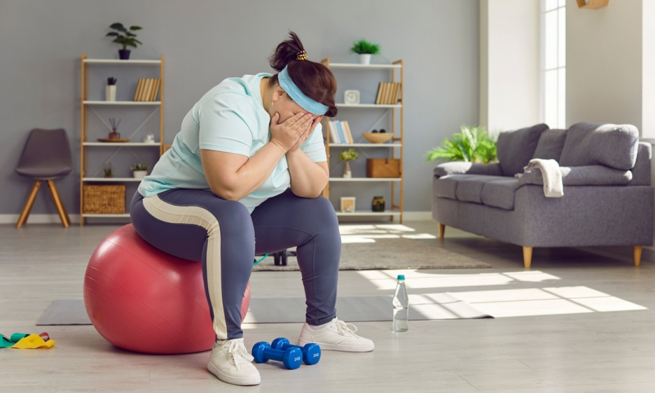 ZAŠTO SE DEBLJATE BAŠ TU? Krivci su hormoni – evo kako da ih obuzdate