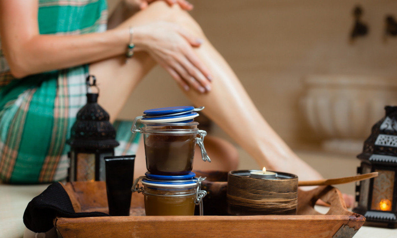 NAJBOLJI PRIRODNI PILING PROTIV CELULITA Zateže kožu i briše tragove, a napravite ga sami!