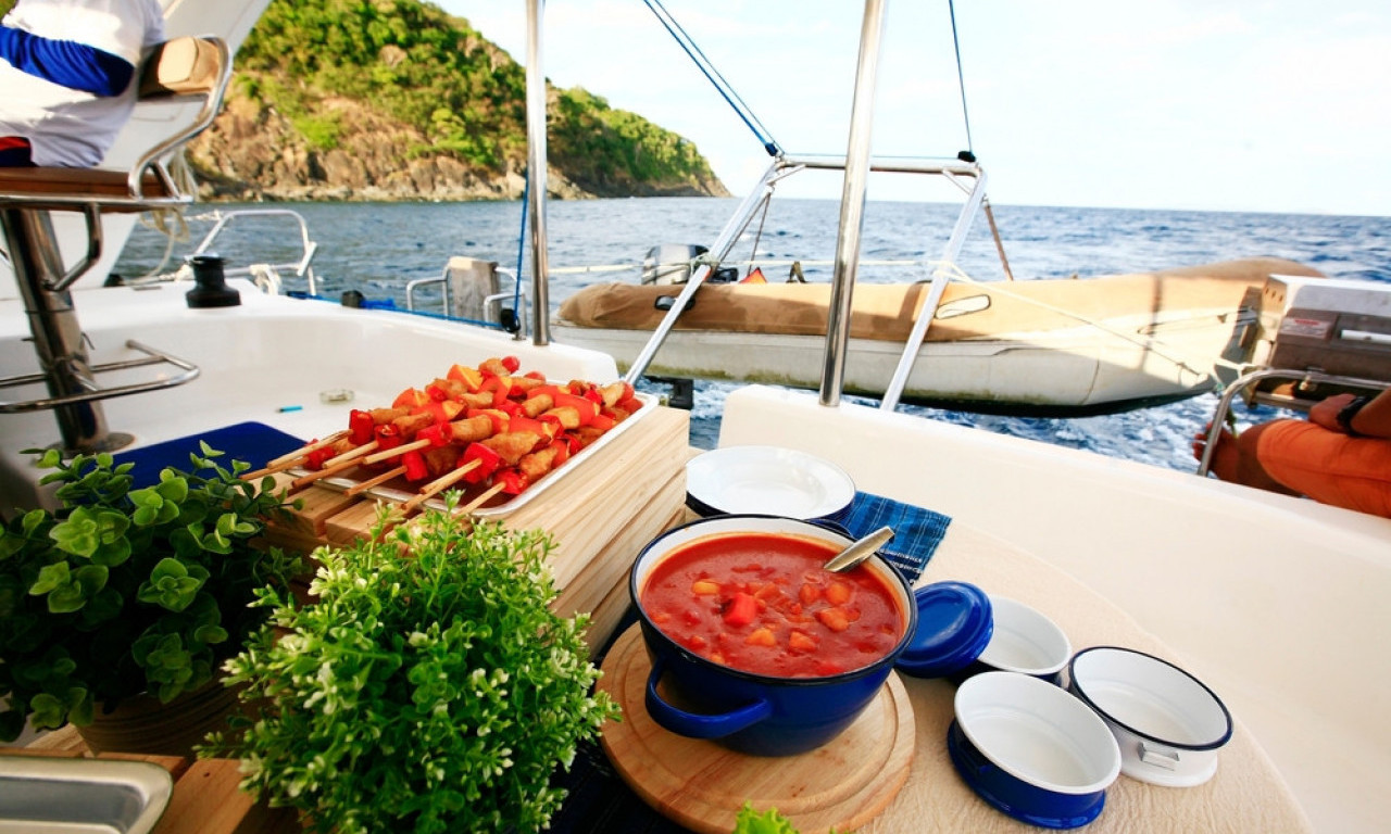 MIRIS LUKA IZ APARTMANA - DA LI STE ZA KUVANJE NA MORU? Recepti koji mirišu na detinjstvo i spašavaju budžet!