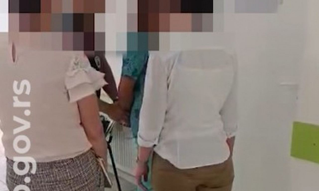 PUKLA BRUKA U KRUŠEVCU! Doktorki lisice stavljene u hodniku bolnice! MUP objavio ceo snimak (VIDEO)