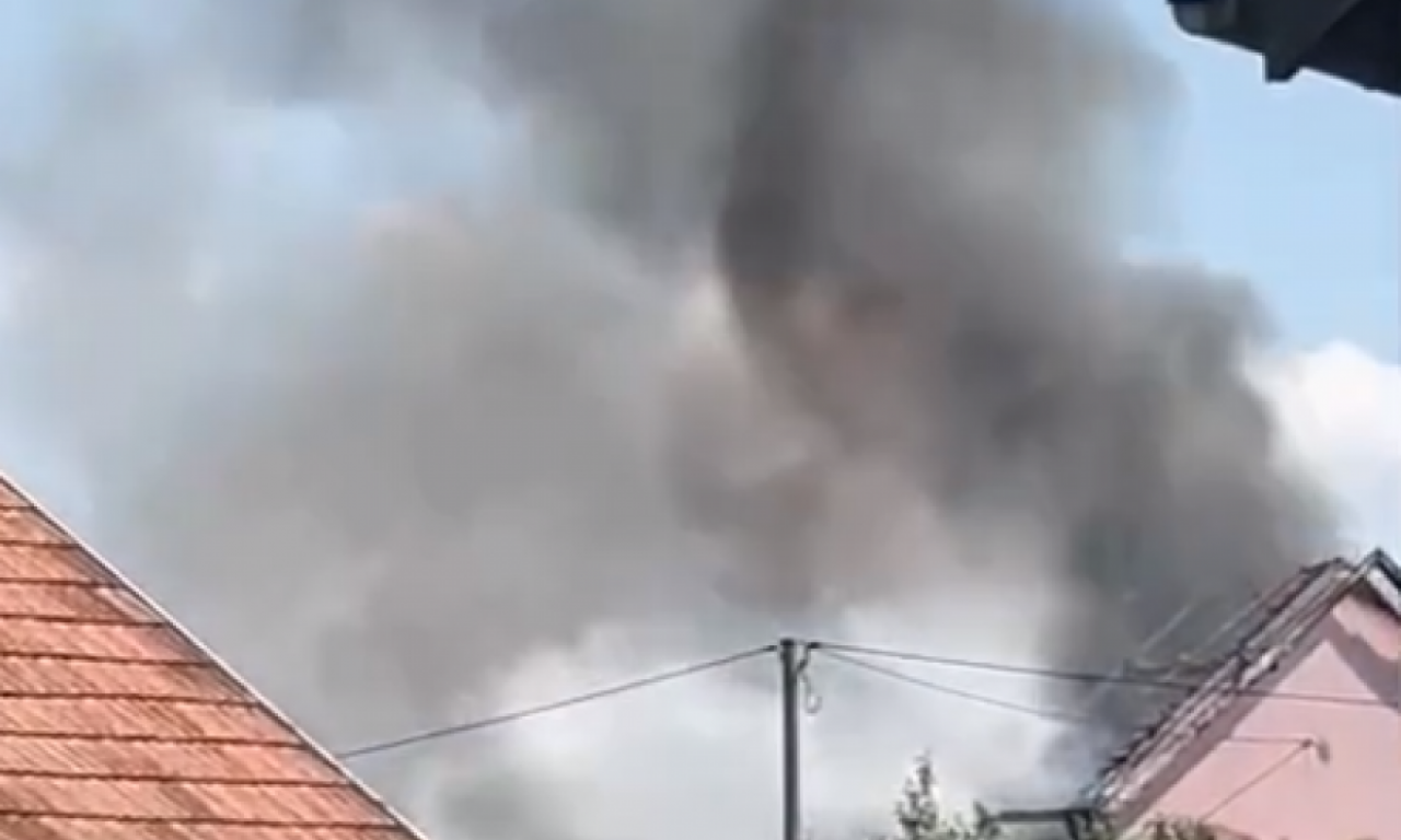 GORI PORODIČNA KUĆA U SMEDEREVSKOJ PALANCI Dim se nekontrolisano širi (VIDEO)