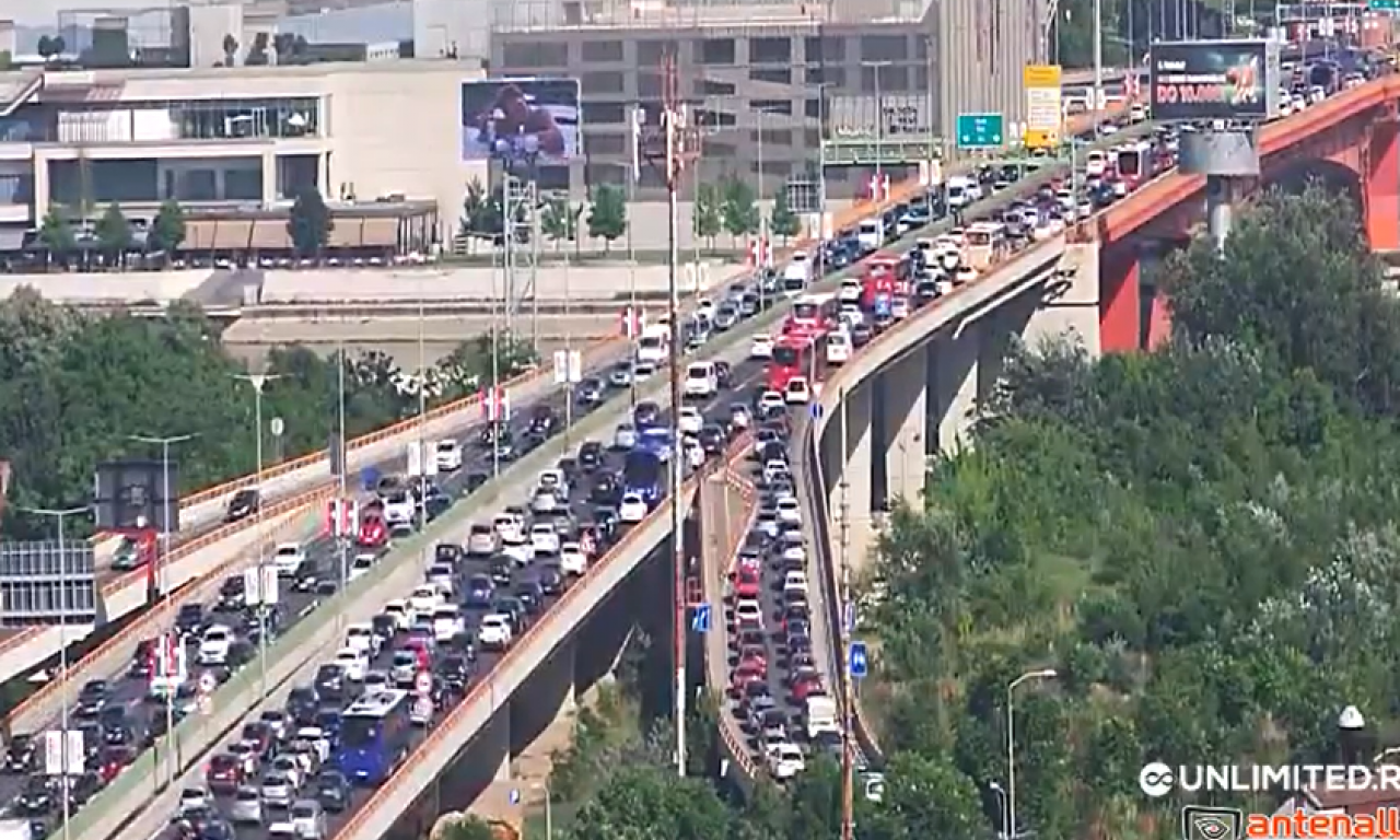 GORI U VAZDUHU, A PAKLENO JE I NA ULICAMA: Na ovim deonicama u Beogradu nema igla gde da padne (FOTO)