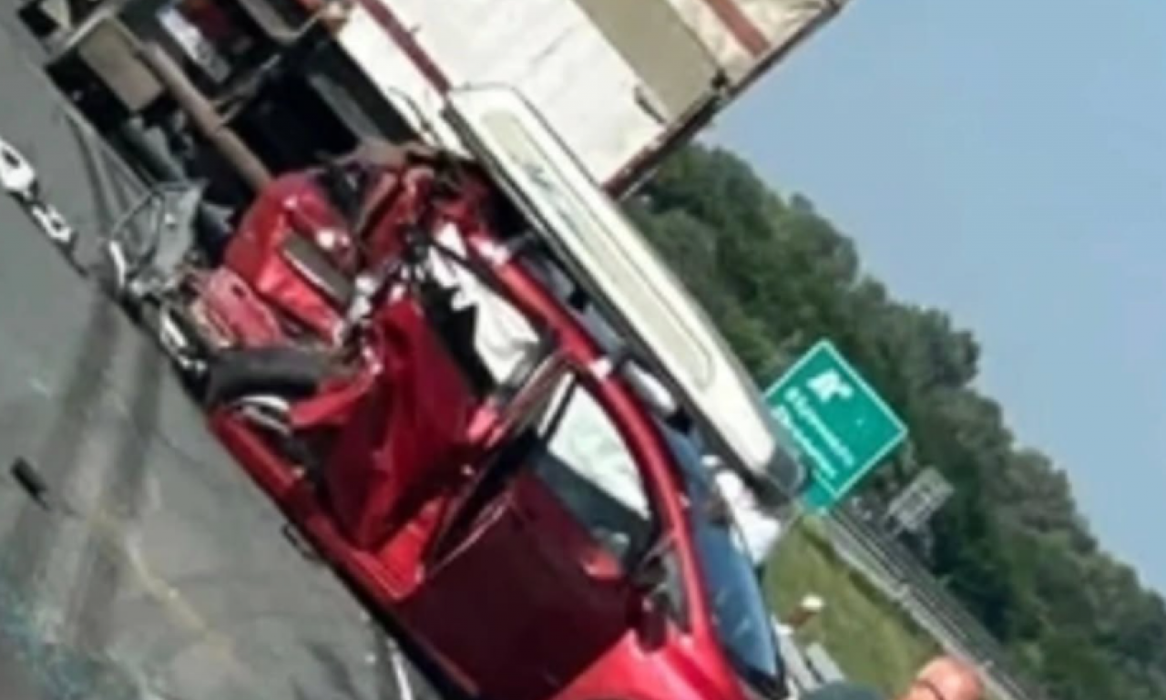 LJUDI PLAKALI, POLICAJCI ZADRŽAVALI SUZE Potresni prizori na "Milošu Velikom", ovako su poginuli otac i beba (FOTO)