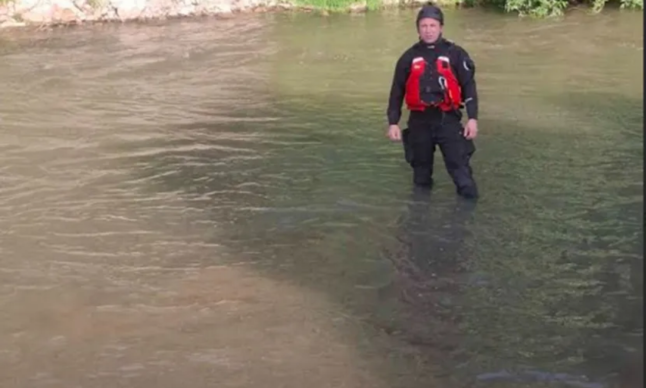 HEROJI IZ RAŠKE: Vatrogasci iz reke spasili dete (9), sada je na bezbednom