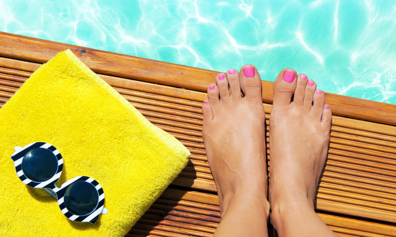 PEDIKIR KOJI IDE UZ SVE! Izaberite neku od ovih boja i nećete pogrešiti, ma šta obukli!