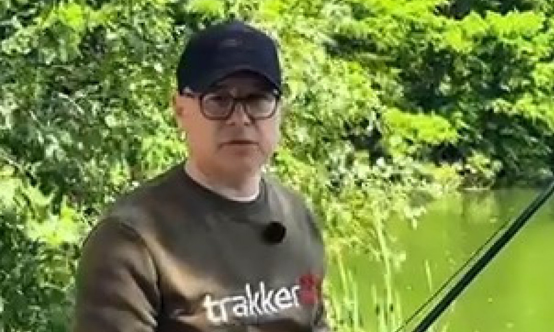 MILOŠ VUČEVIĆ PRIMENIO STARU VARALICU Praćnuo se šarančić, pa zagrizao mamak (VIDEO)