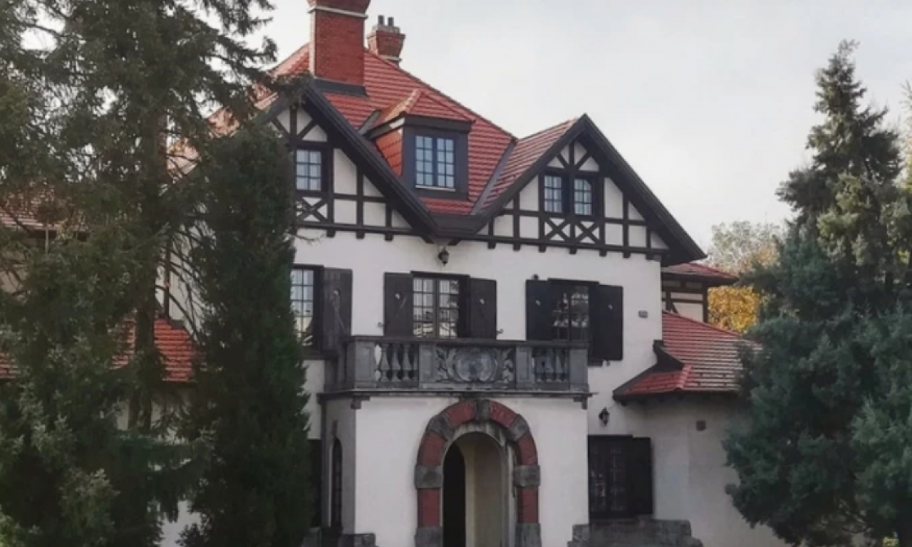 KO JE VLASNICA ČUVENE VILE SA DEDINJA Filmska priča o Katinki i kući gde je snimana Žikina dinastija i Cecina Kukavica