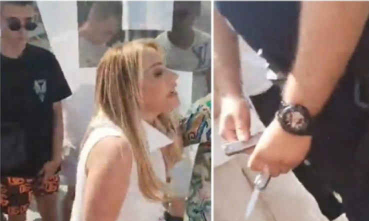 INCIDENT ISPRED SKUPŠTINE: Poslanica htela nožem da iseče transparent studenata iz Pionirskog parka (VIDEO)