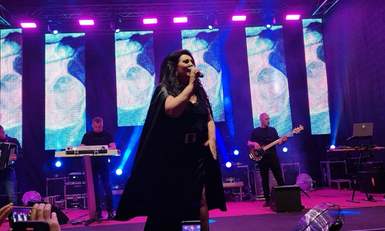PRVI VELIKI SPEKTAKL U SRBIJI OVOG LETA: Dragana Mirković priredila muzički zemljotres u Pirotu (FOTO)