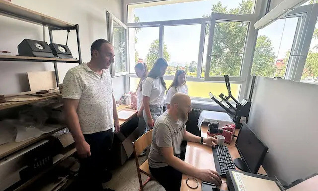 OVO JE NAJMODERNIJA SEOSKA ŠKOLA U SRBIJI Deca imaju svoju zadrugu i uče da privređuju (FOTO)