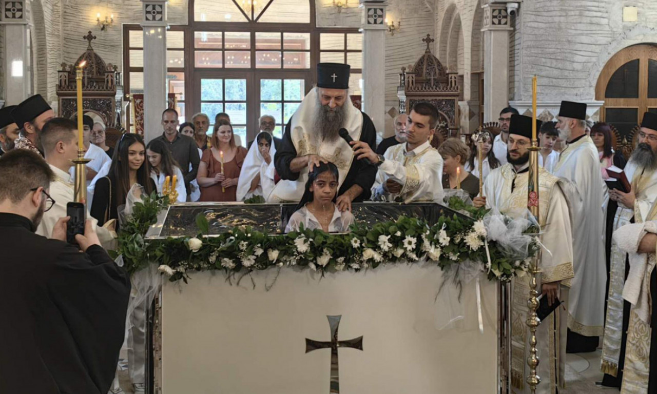 DANAS SE RADUJU NEBO I ZEMLJA: Porfirije krstio mlade svetosavace u hramu Svetog Simeona Mirotočivog