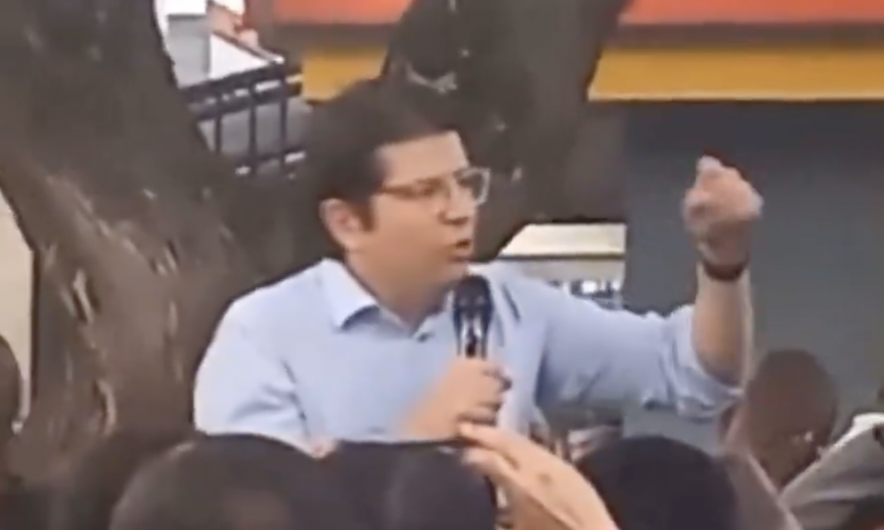 ATENTAT NA PREDSEDNIČKOG KANDIDATA Upucan u glavu! Pogledajte uznemirujući snimak (VIDEO)