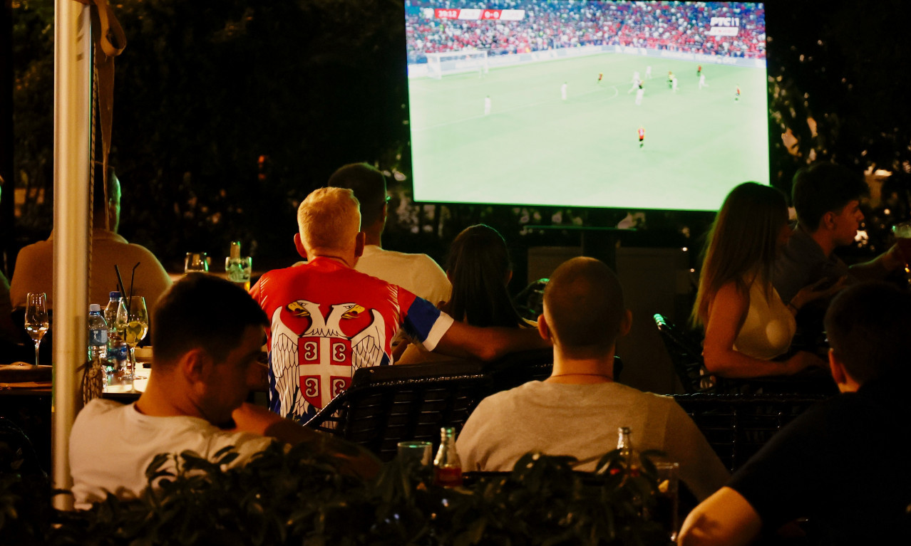 BRAVO, SRBI - OVAKO SE NAVIJA! Pogledajte uzavrelu atmosferu širom Beograda tokom meča Albanija - Srbija (FOTO+VIDEO)