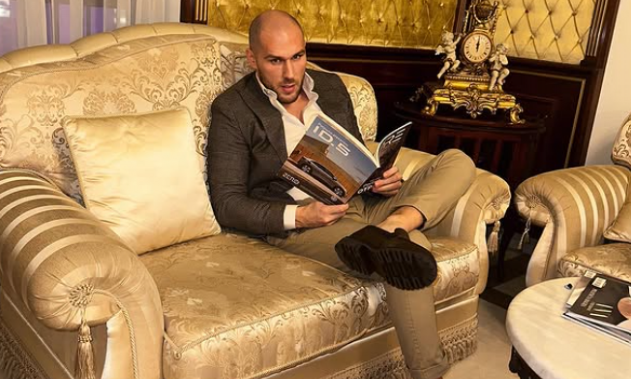 KOMPOZITOR OTKRIVA TAJNE SRPSKIH PEVAČICA Rada Manojlović mu donela kovertu sa parama, a kada je otvorio...