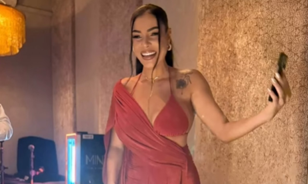 MIA BORISAVLJEVIĆ PROSLAVILA ROĐENDAN Izgrmela u kratkoj haljini, svi u čudu kad saznaju koliko ima godina (FOTO)