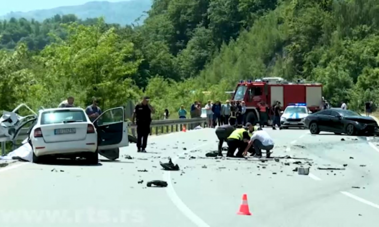SLIKE UŽASA IZ CRNE GORE: Dvoje Srba poginulo, više povređenih! Automobili smrskani (FOTO)