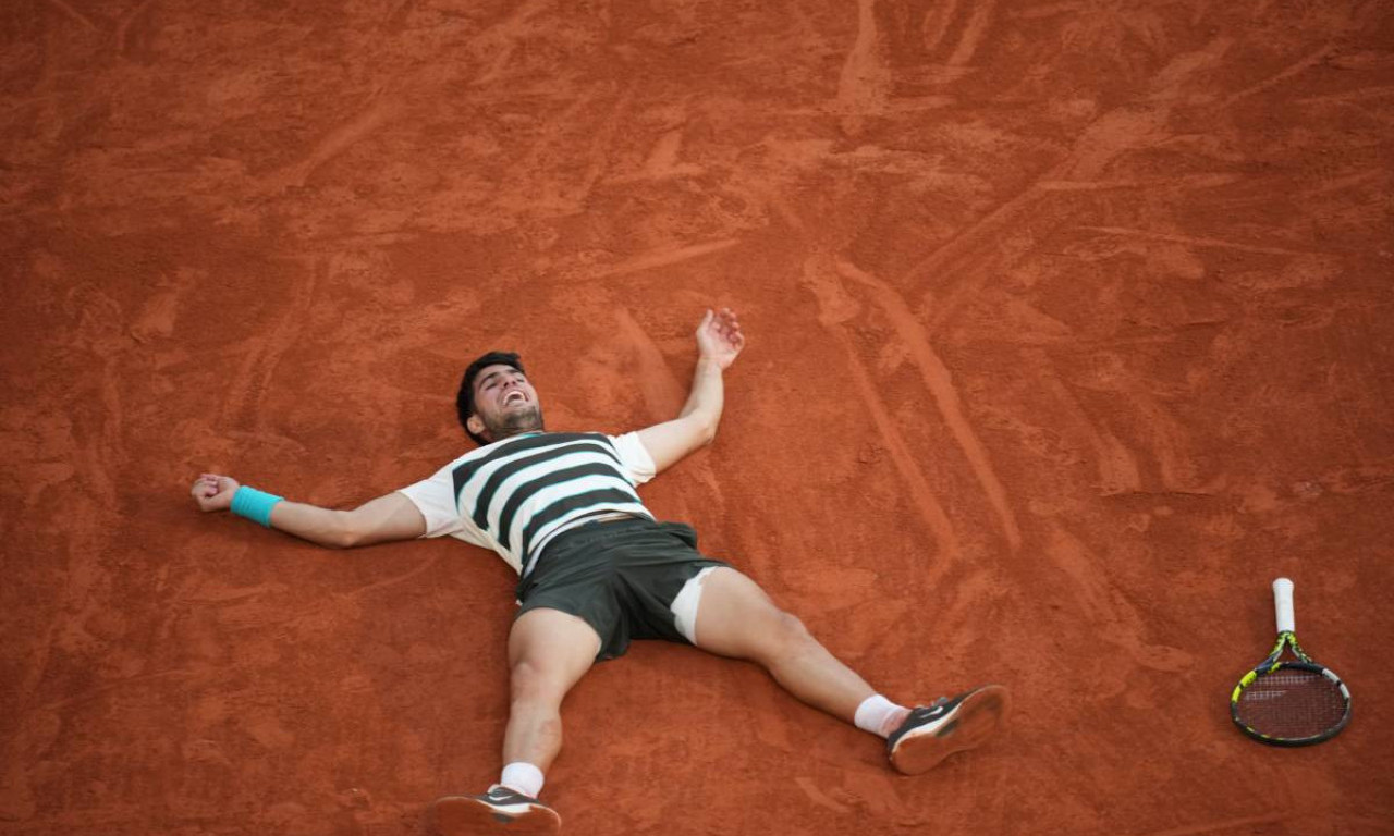 ALKARAZ POKAZAO KO JE GAZDA NA ROLAN GAROSU! Nestvarnim preokretom srušio Sinera!