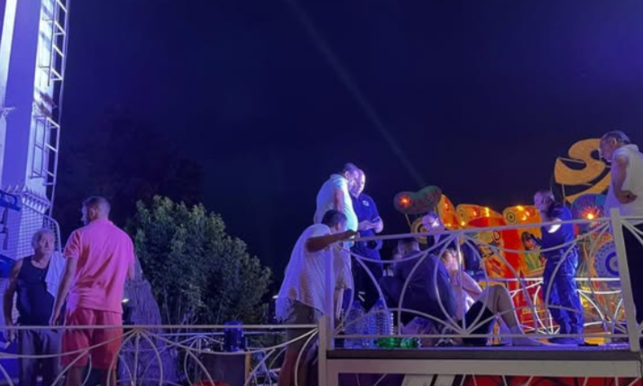 UZNEMIRUJUĆI VIDEO! Prvi snimak iz luna parka u Inđiji: Devojka nepomično leži, građani i policija oko nje