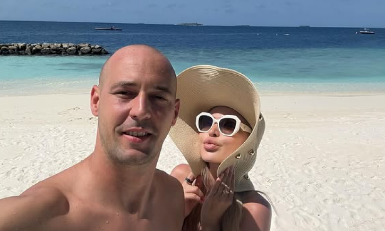SNEŽANA I MILAN BORJAN U RAJU ZA BOGATE Uživaju sami na plaži, za aranžman izdvojili brdo para (FOTO)