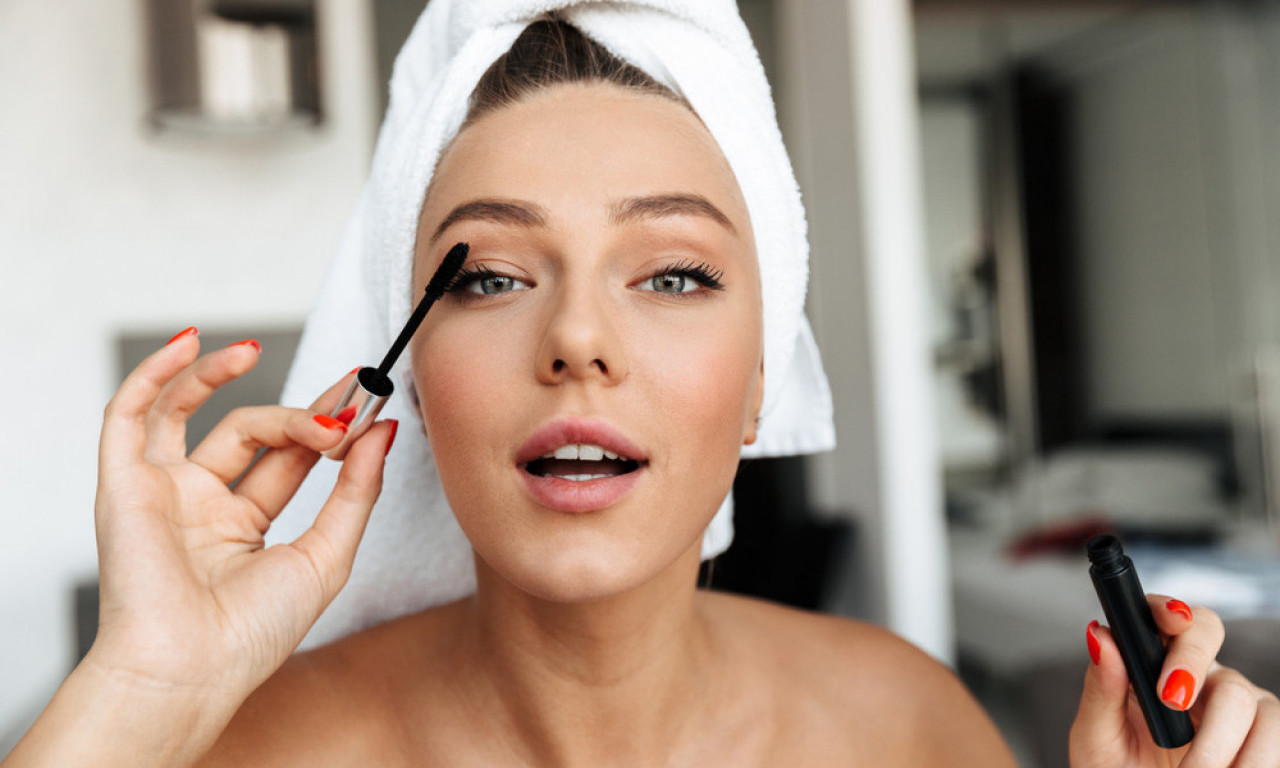 DA VAM SE MASKARA NE PRESLIKA NA KAPAK Jednostavan trik koji zlata vredi!