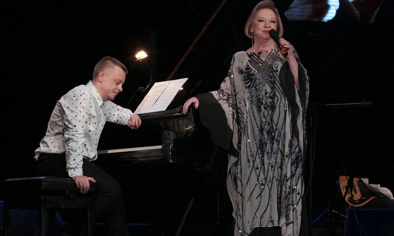 GABI NOVAK NADŽIVELA TRI MUŽA I IZGUBILA SINA JEDINCA: Život slavne pevačice obeležen tragedijama