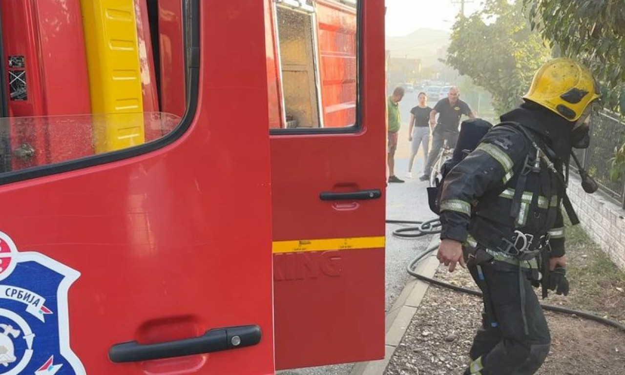 "OSETILI SMO DIM I SVE SE ZACRNELO" Zapalio se minibus pun putnika kod Užica