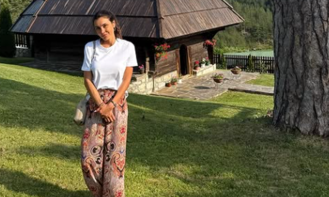 BEZ ŠMINKE, PIJE RAKIJU I DRUŠTVO JOJ PRAVI NAJPOZNATIJI DEČKO SA ZLATIBORA Dragana Mićalović uživa kao nikada