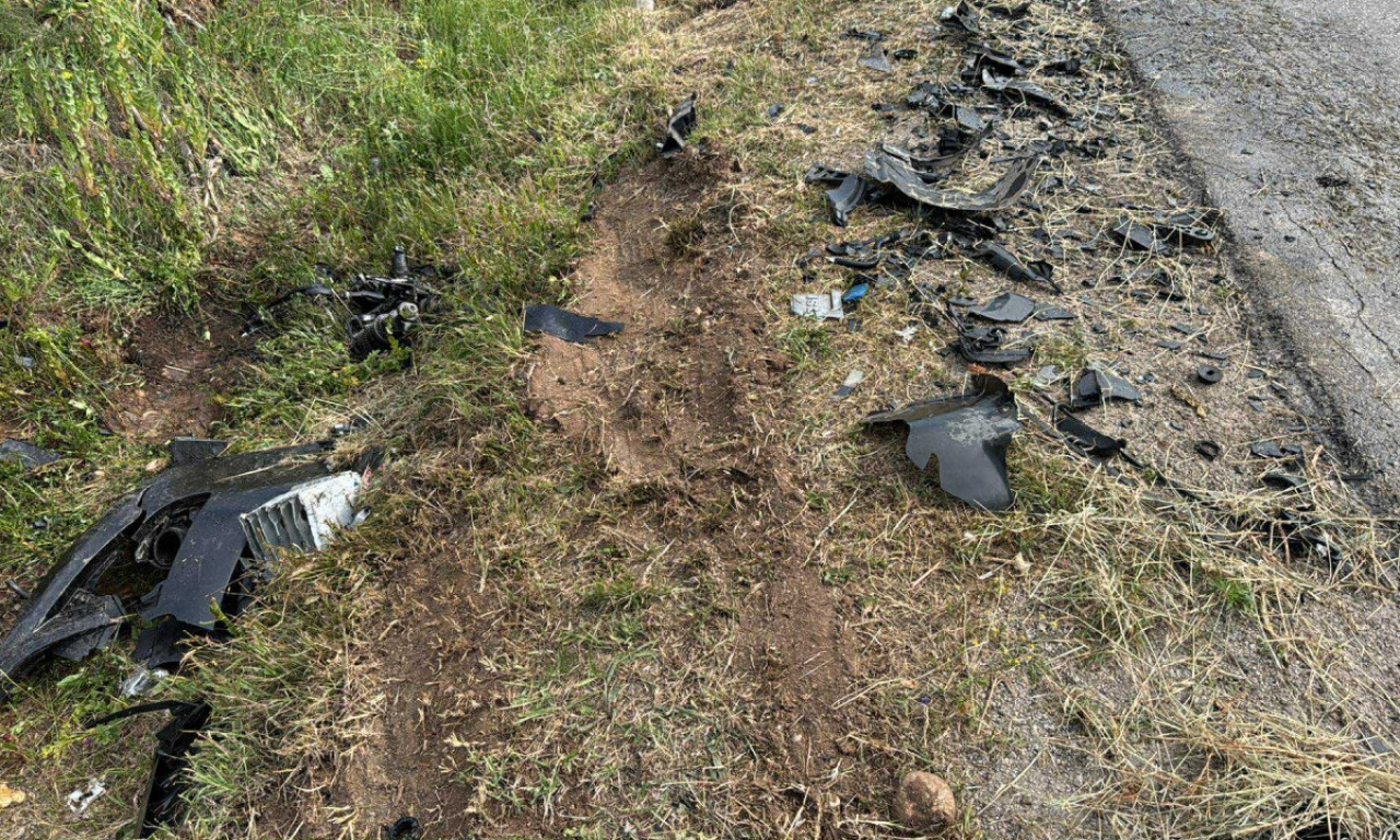 DEČIJA PATIKICA I KUTIJA KEKSA Potresan prizor na mestu stravičnog udesa u Malči u kome je poginulo dete (3) (FOTO)