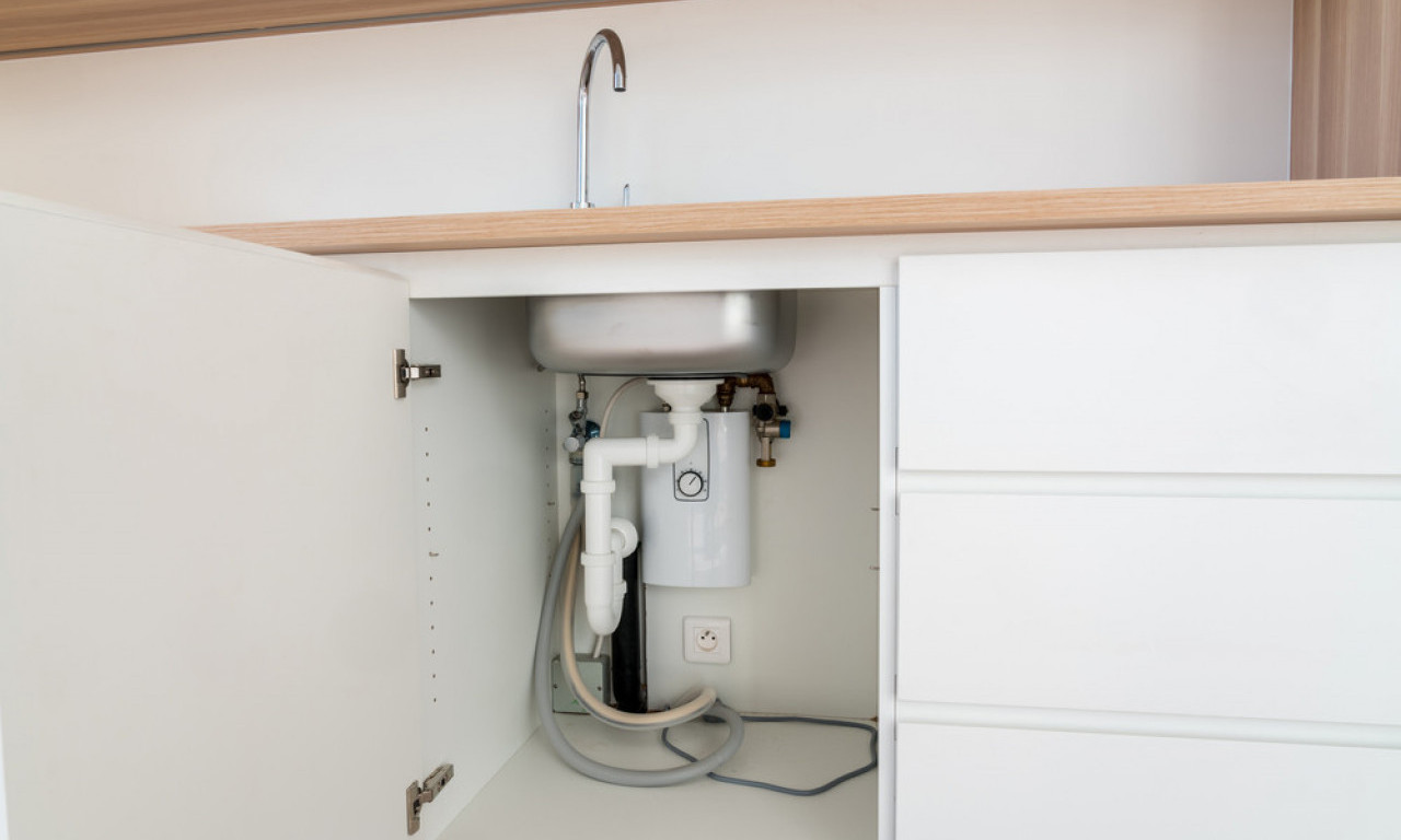 MENJATE BOJLER ILI SLAVINU U KUHINJI? Evo šta morate da znate pre nego što zovete majstora