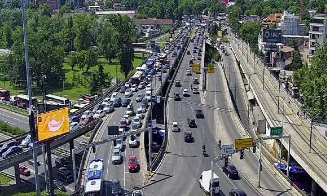 KOLAPS NA DVE TAČKE U BEOGRADU Saobraćaj stoji! Nesnosne su gužve na ovim deonicama (FOTO)